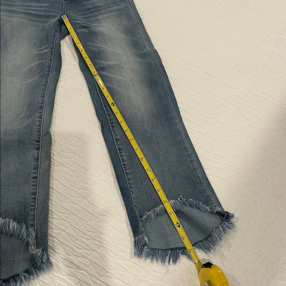 NWT Liverpool Crop Flare Blue Jeans w curved frayed ankle hem. Size 4/27 - Picture 9 of 10